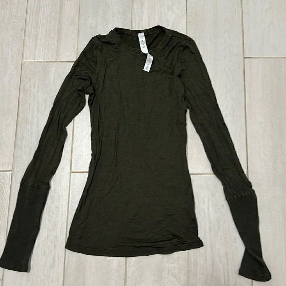 Lululemon green 2 long sleeve new